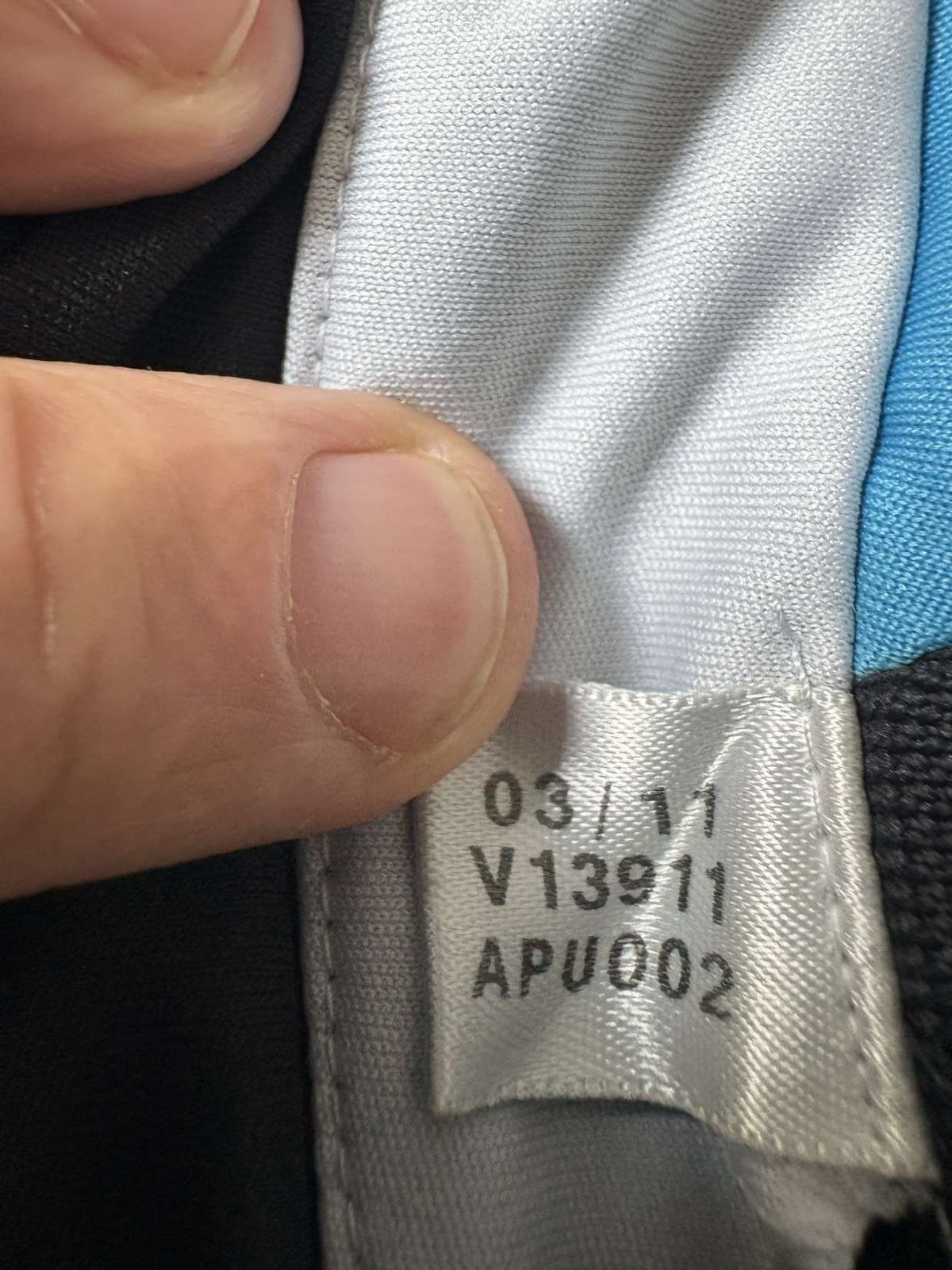 Inner label showing adidas product code V13911