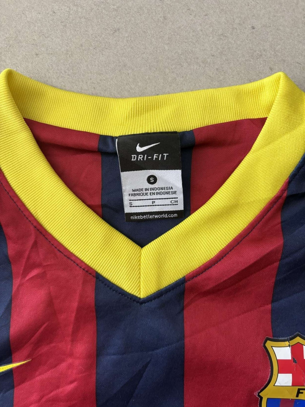 Collar detail of the Barcelona home shirt